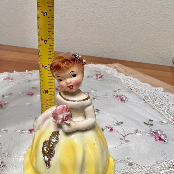 Vintage Lefton s Exclusives Yellow Girl Figurine 610, Ceramic Figurine - Picture 10 of 10